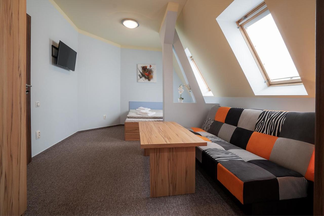 Nautico Hotell Most Exteriör bild
